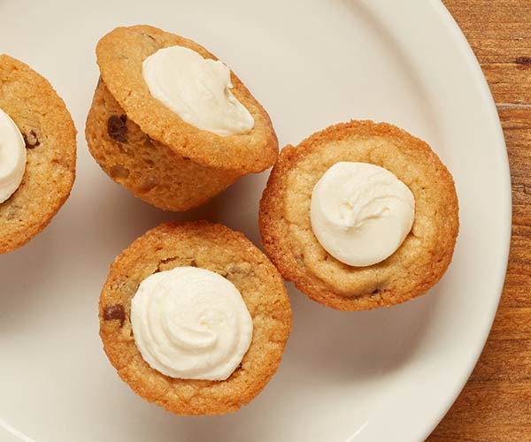 Photo of - Coupelles de biscuit et de lait pour le père Noël