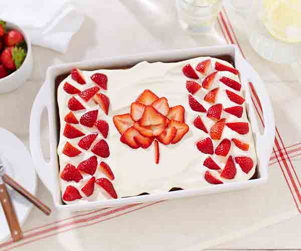 Photo of - Gâteau à la limonade aux fraises de la fête du Canada