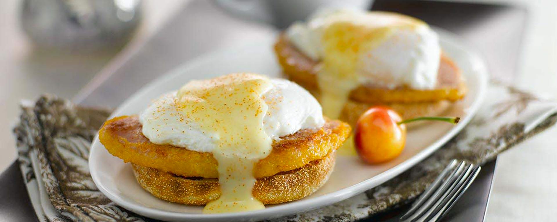 Photo for - Eggs Benedict with Classic Hollandaise Sauce