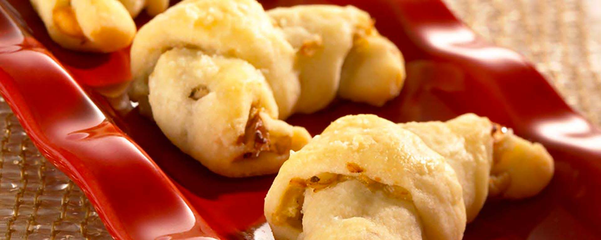 Photo of - Croissants au fromage bleu et aux poires