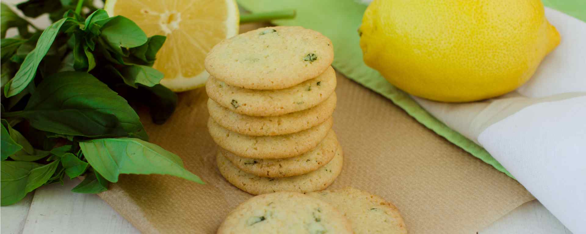 Photo of - Biscuits sablés au citron et au basilic