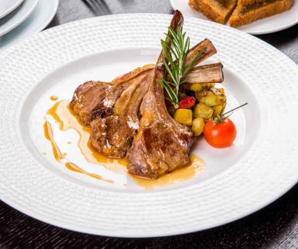 Photo of - Côtelettes de veau à la poêle avec crème aux tomates séchées au soleil