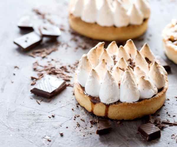 Photo of - Tarte meringuée au chocolat, sel et poivre