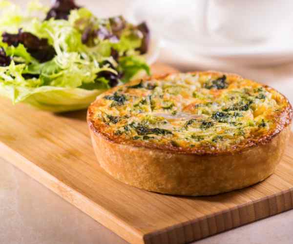 Photo of - Quiche au poulet fumé et aux asperges