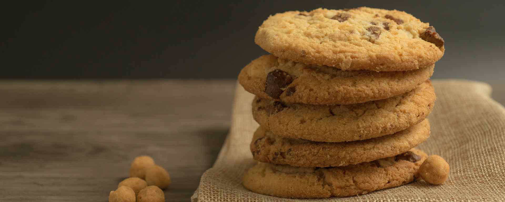 Photo for - Biscuits à la noix de coco grillée et aux noix de macadamia