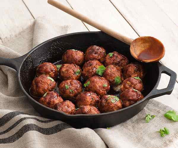 Photo of - Boulettes de viande farcies au cheddar et glacées à la sriracha