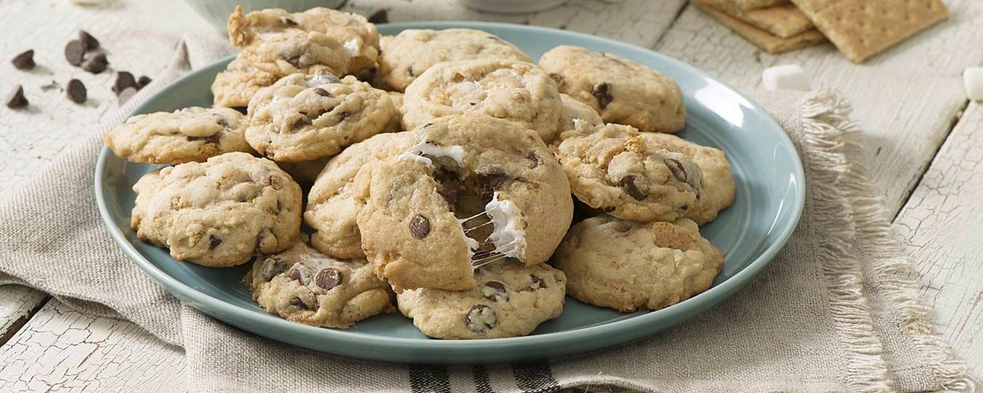 Photo for - Ooey Gooey S‘mores Cookies