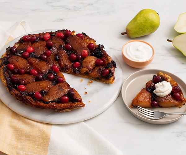 Photo of - Tarte tatin aux canneberges et à la poirée épicée