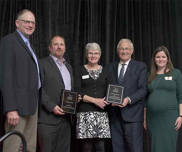 Photo for - Ontario Association of Food Banks honours Gay Lea Foods and Dairy Farmers of Ontario