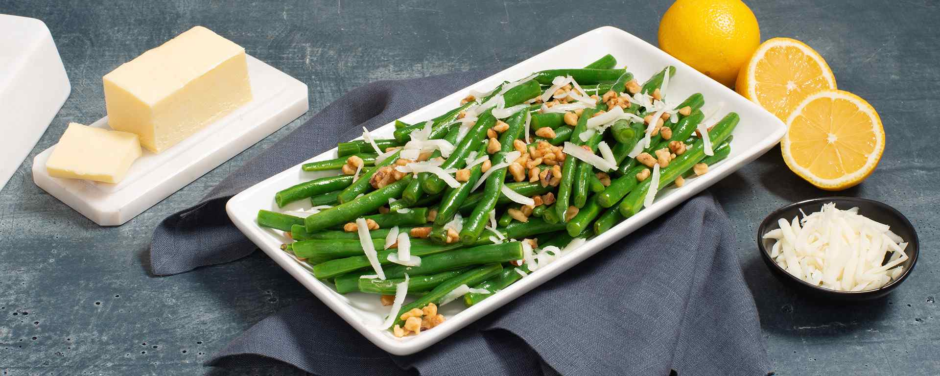 Photo for - Haricots verts au beurre brun, aux noix et au fromage de chèvre