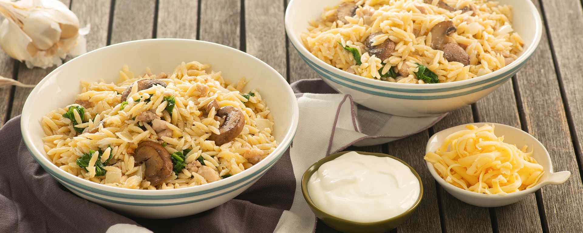 Photo for - Orzo crémeux au poulet, épinards et champignons