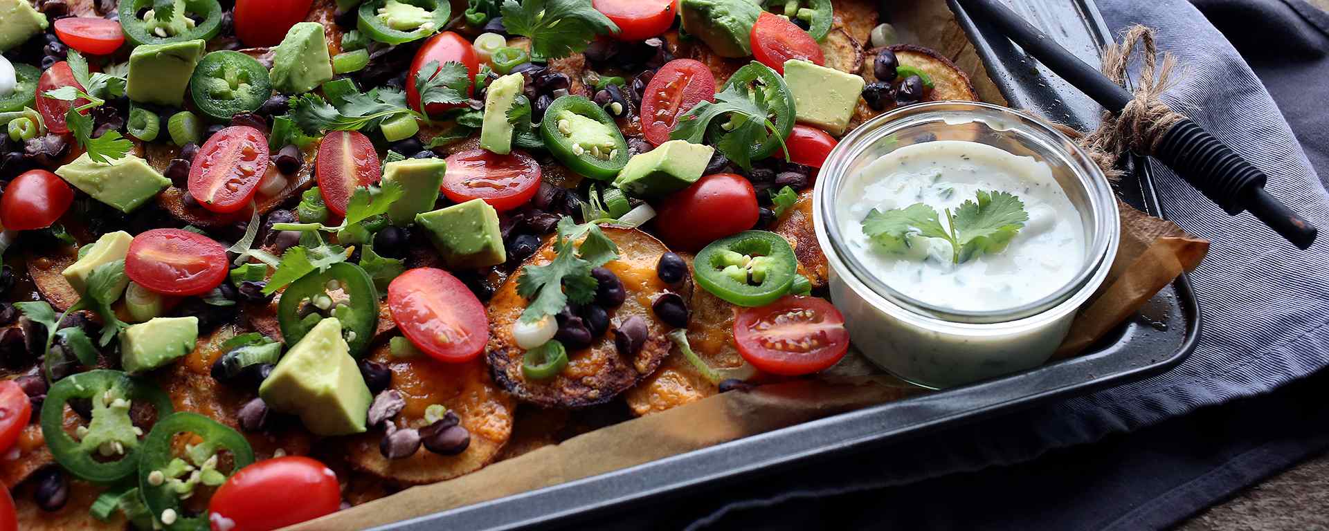 Photo of - Nachos aux pommes de terre avec trempette ranch à l’aneth