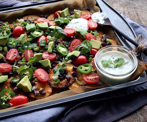 Photo of - Nachos aux pommes de terre avec trempette ranch à  l’aneth