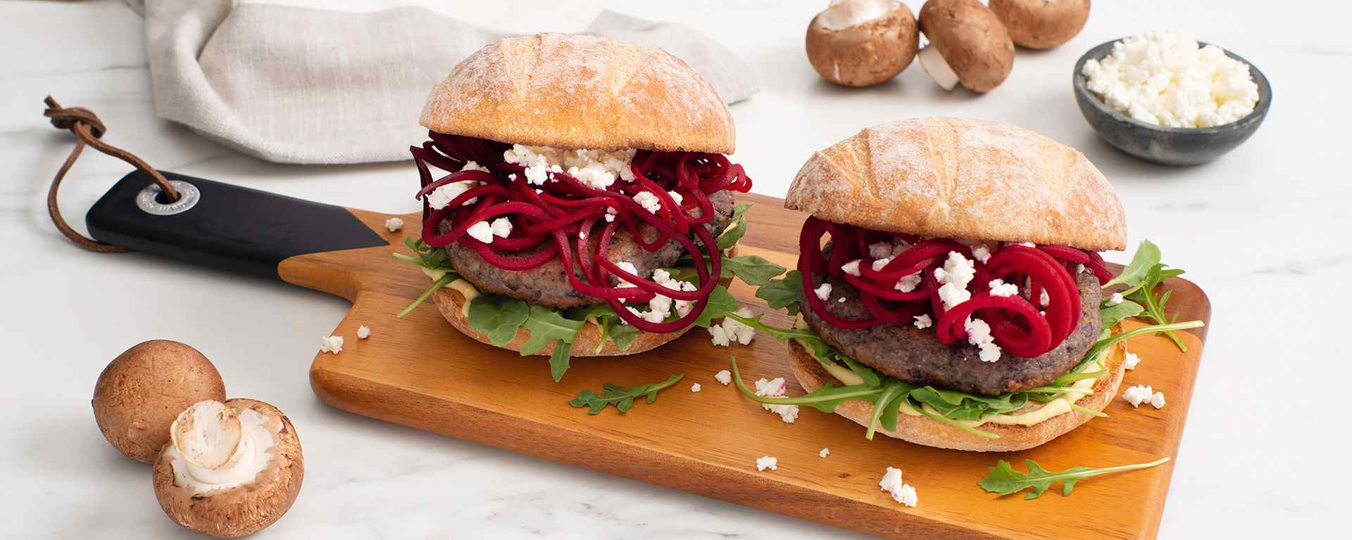 Photo for - Hamburger aux haricots noirs et champignons avec fromage de chèvre