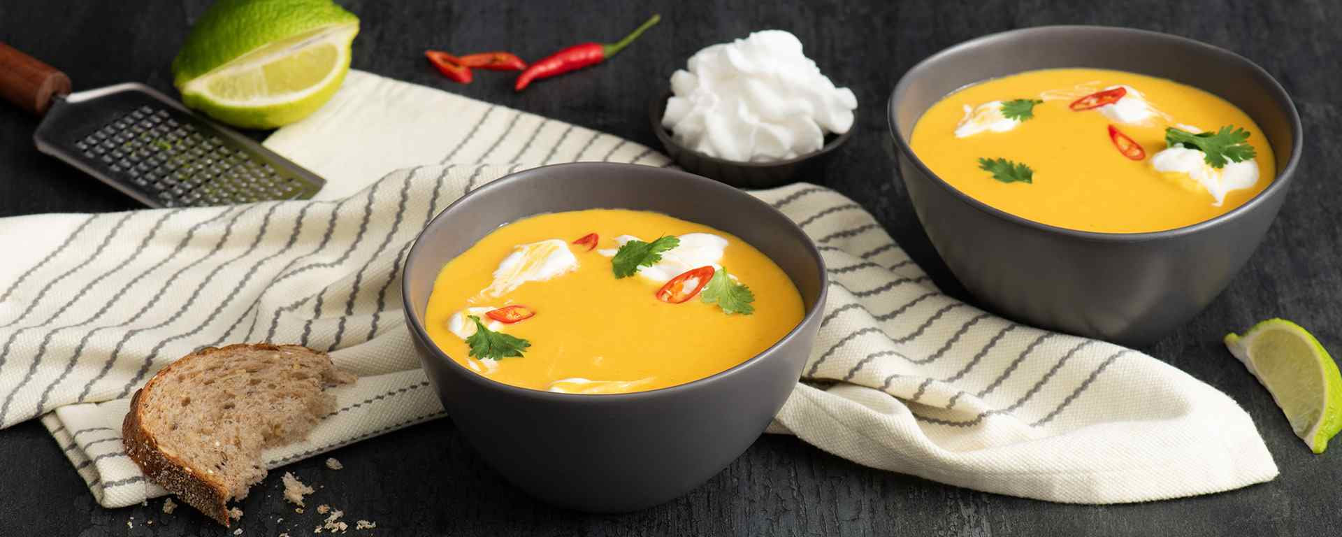 Photo of - Soupe thaïe aux patates douces avec tourbillon de lime et noix de coco