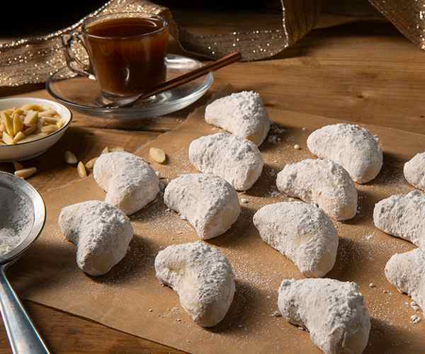 Photo of - Croissants de lune allemands Kipferl à l’amande