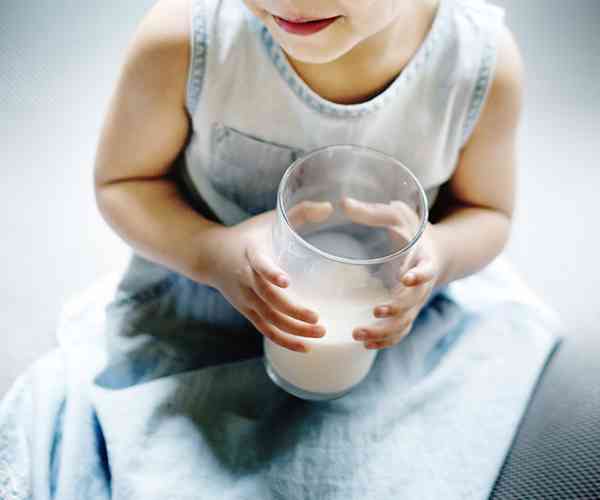 Photo for - Gay Lea Foundation announces fluid milk donation to Ontario food banks