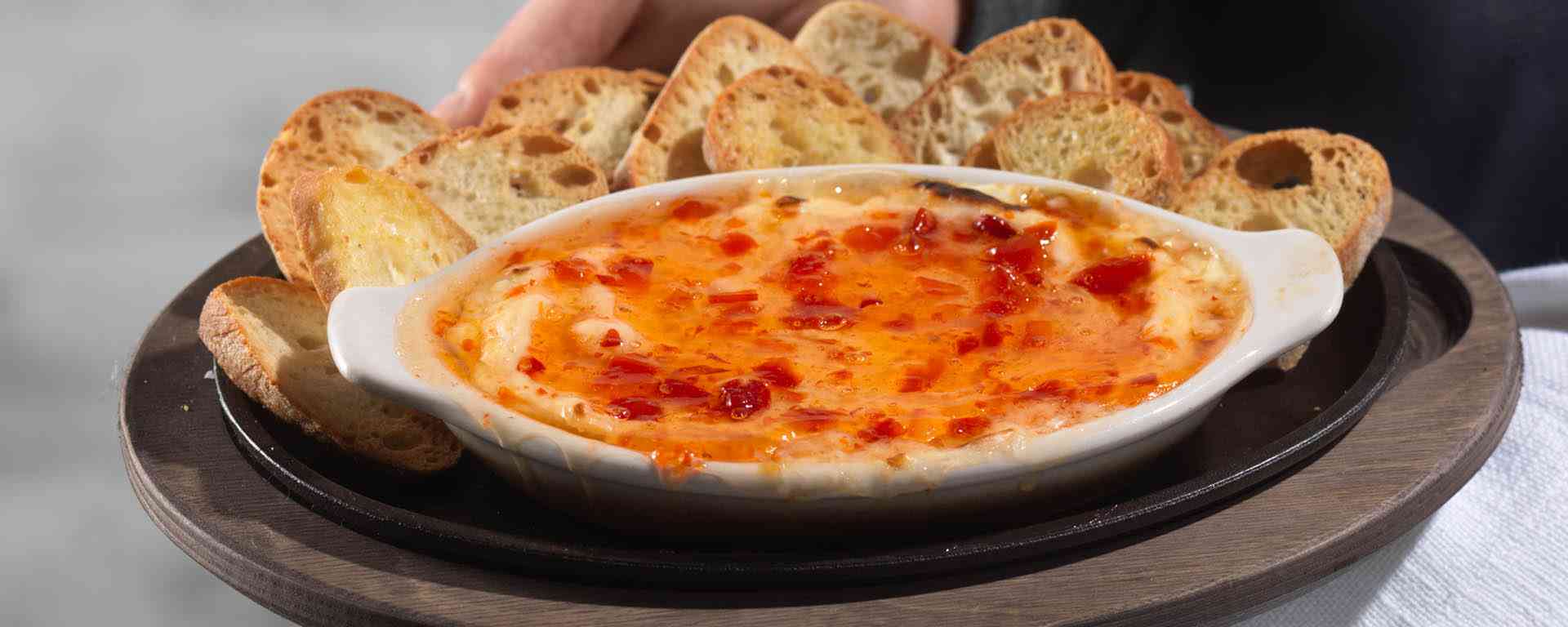 Photo of - Trempette cuite douce et épicée au fromage de chèvre et poivron rouge