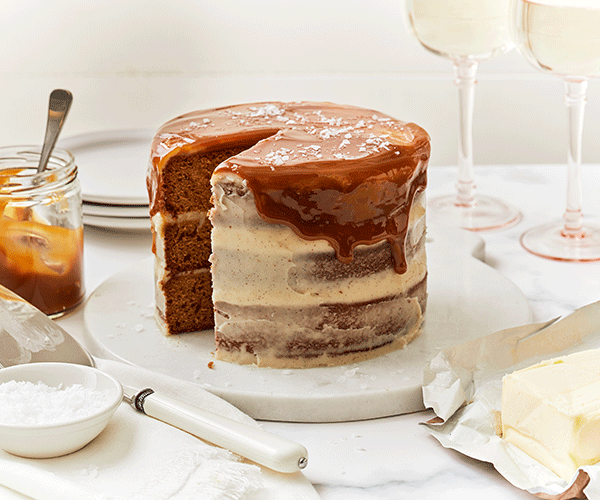 Photo of - Gâteau au beurre brun et caramel salé