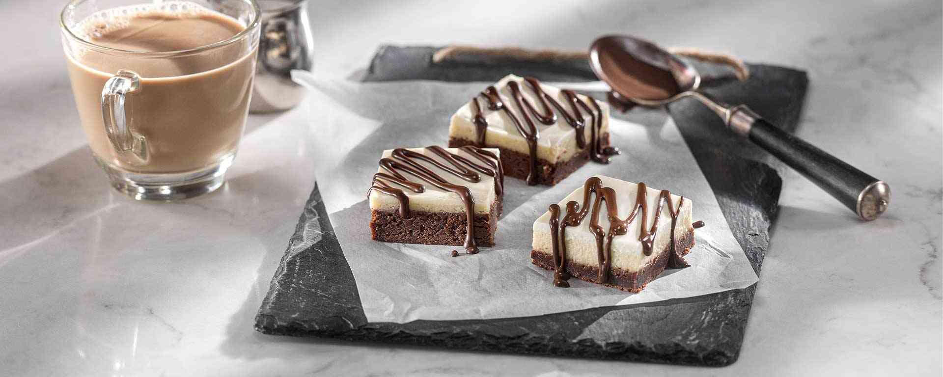 Photo for - Carrés brownie, café et gâteau au fromage